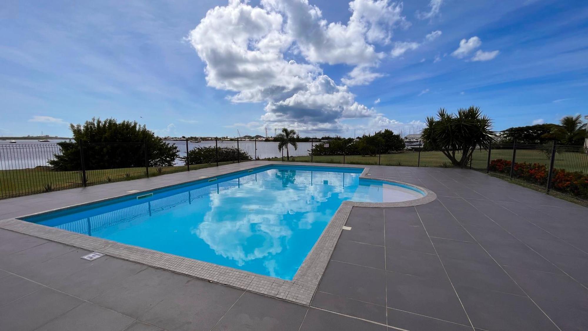 Le Sea-Breeze - Beau Studio Piscine Vue Lagon Marigot  Exterior photo